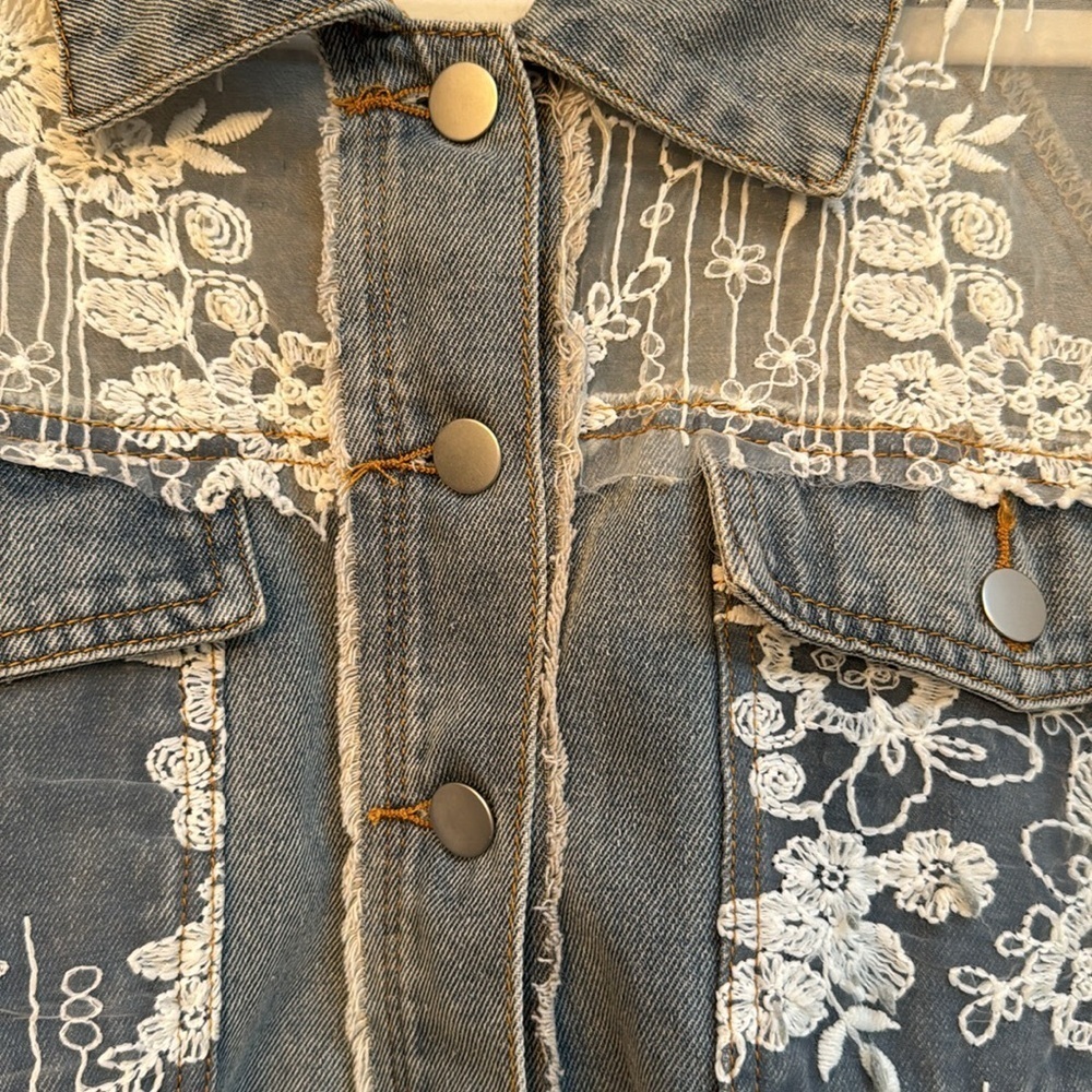 NWOT POL Lace Ruffle Trim Denim Shacket Size Small - Picture 13 of 16